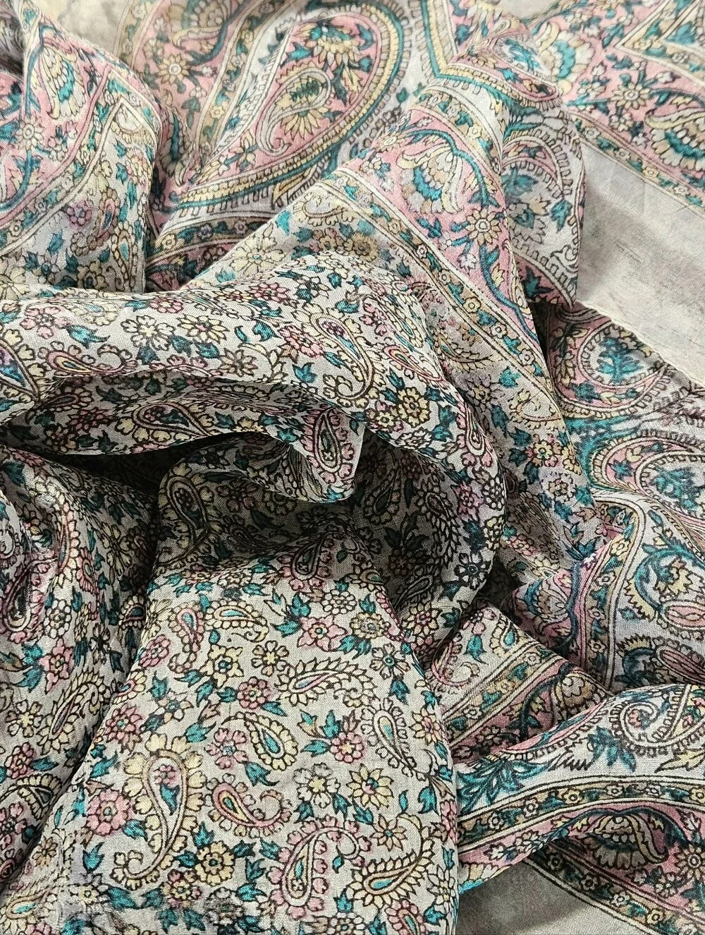 🛑SOLD🛑 Scarf 38x39